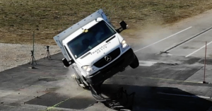 Crash test barrière anti-bélier - véhicule immobilisé