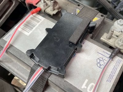Traceur GPS ULTRA installé sur compresseur de chantier